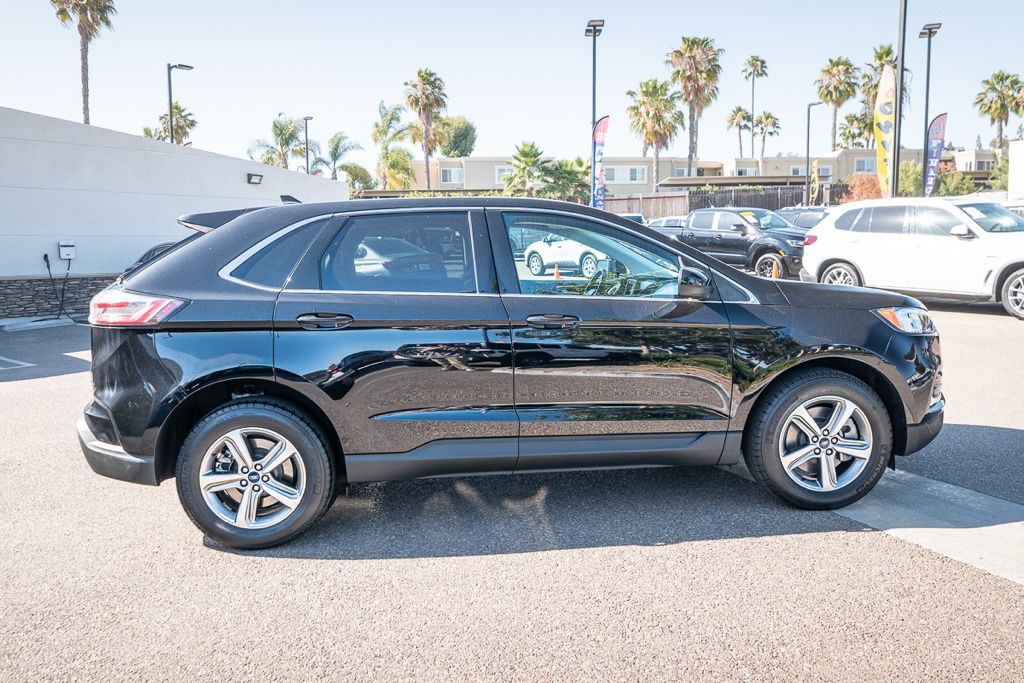2022 Ford Edge SEL photo 4