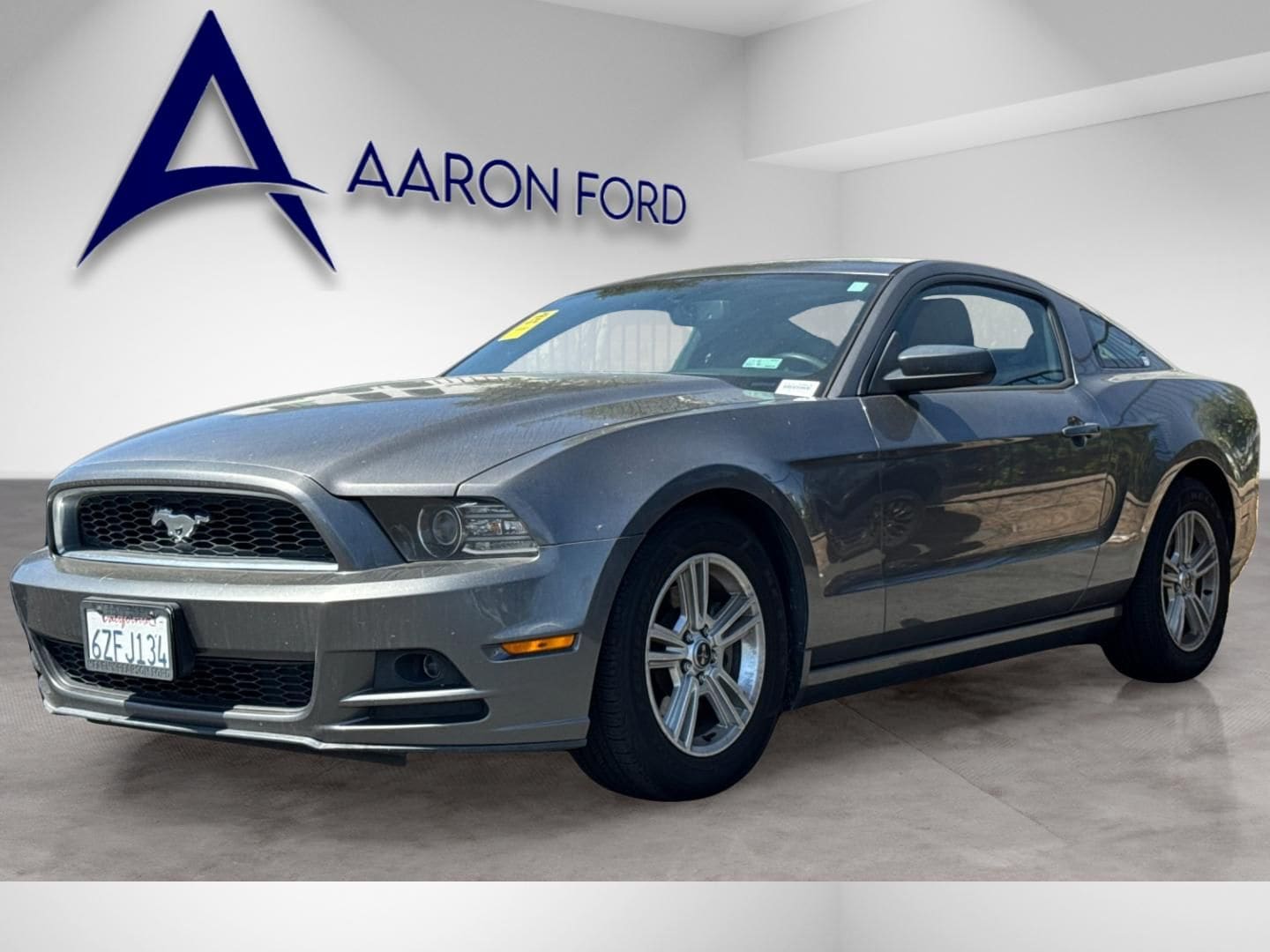 2014 Ford Mustang V6 photo 2