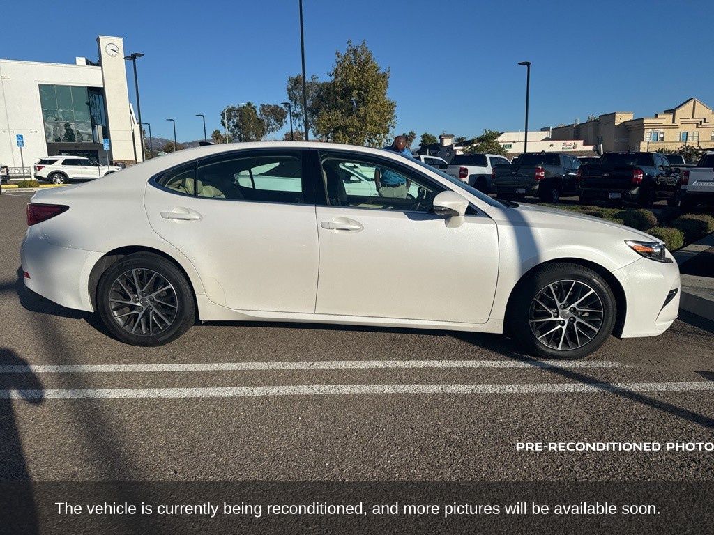 2017 Lexus ES 350 photo 4