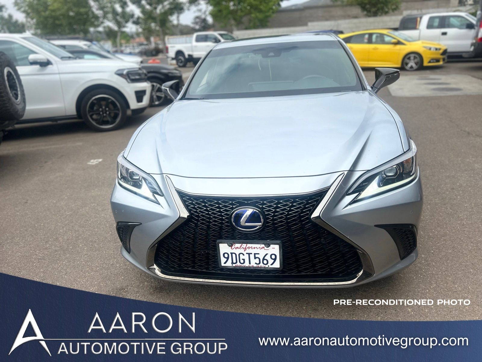2022 Lexus ES 300h 300h F SPORT's photo
