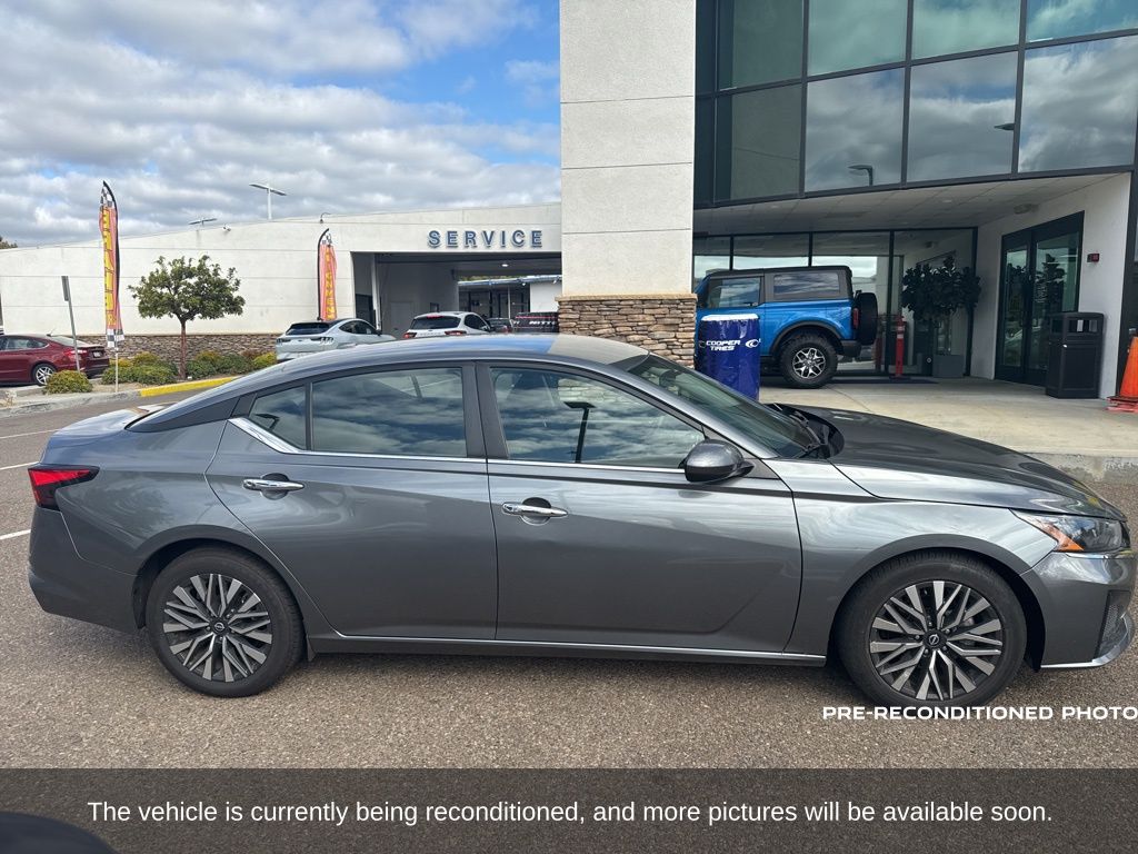 2023 Nissan Altima 2.5 SV photo 4