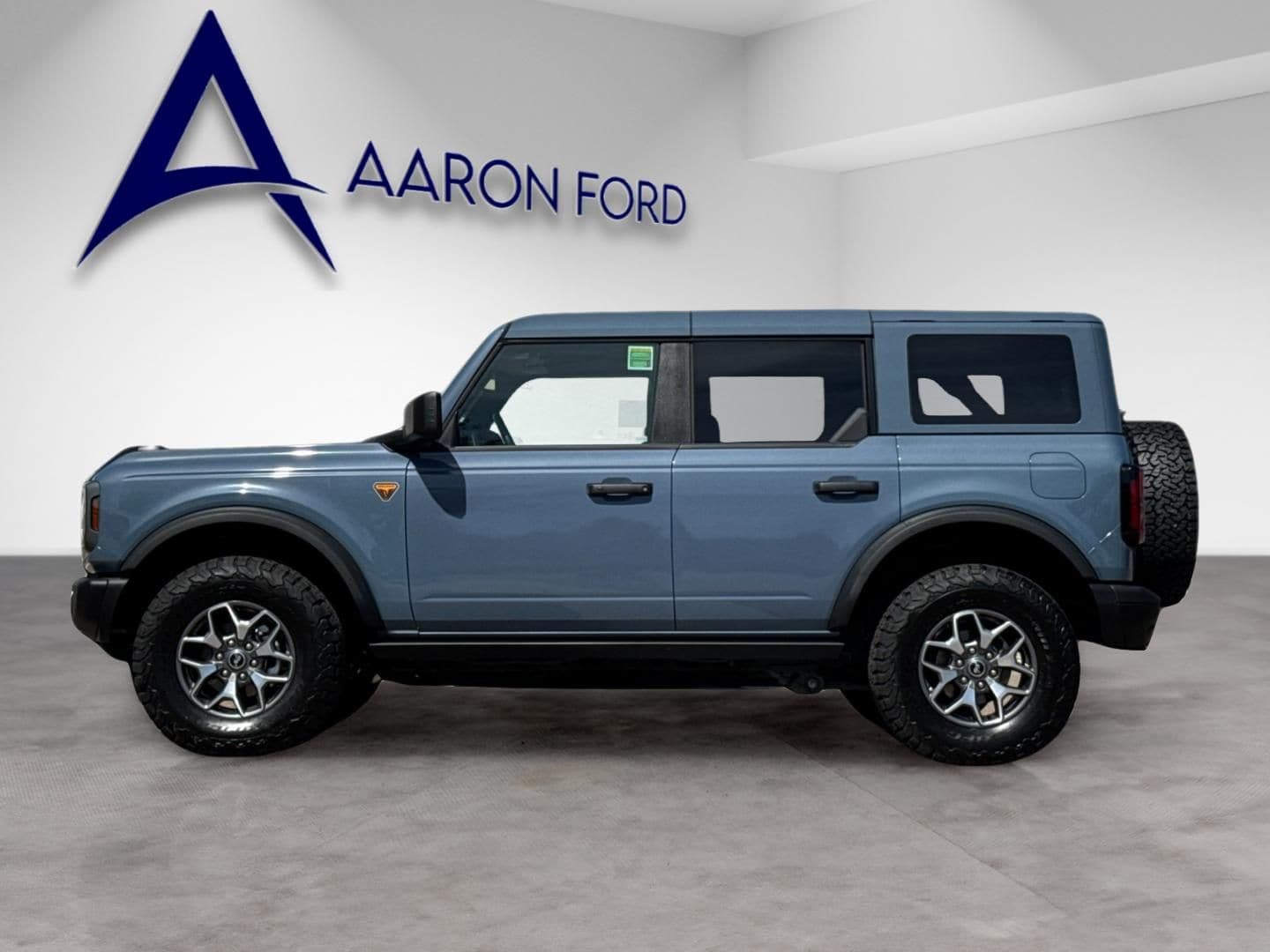 2025 Ford Bronco Badlands photo 2