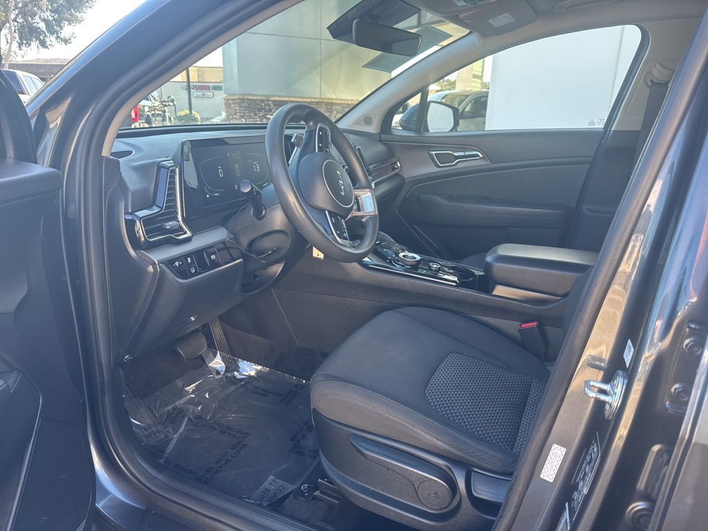 2023 Kia Sportage Hybrid LX photo 4