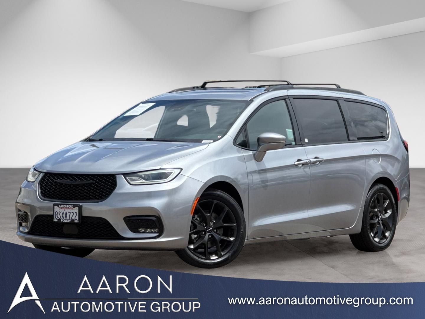 2021 Chrysler Pacifica Touring's photo