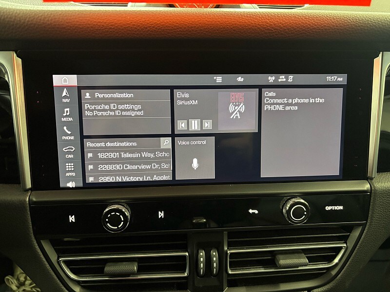 2022 Porsche Macan photo 2