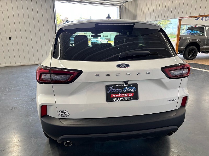 2025 Ford Escape ST-Line photo 4