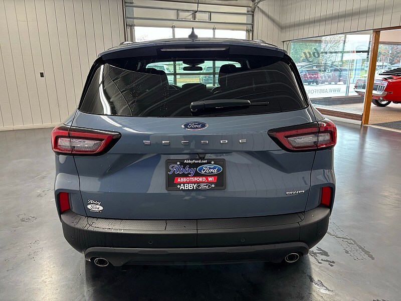 2026 Ford Escape ST-Line photo 2