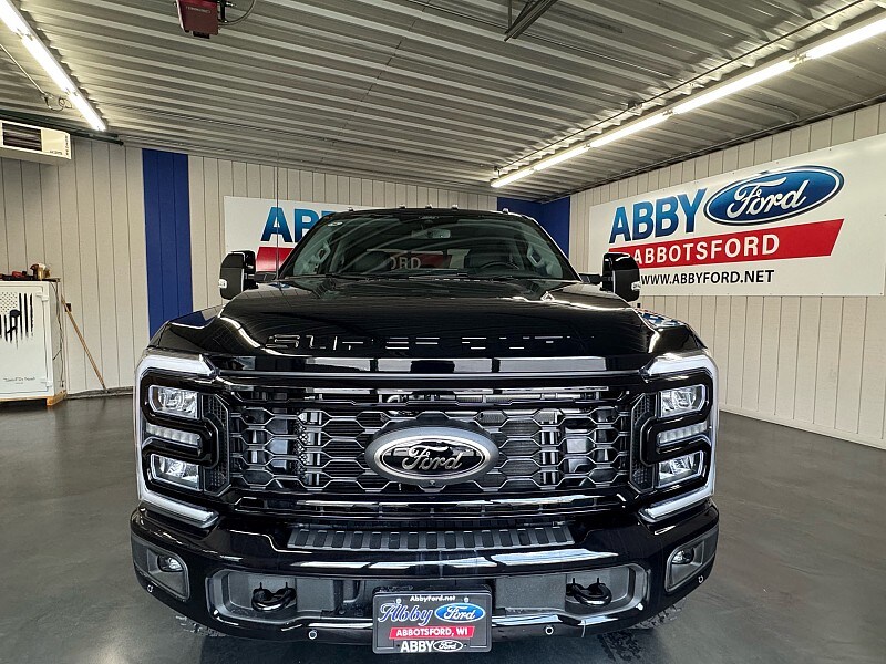 2025 Ford F-350 Lariat photo 2