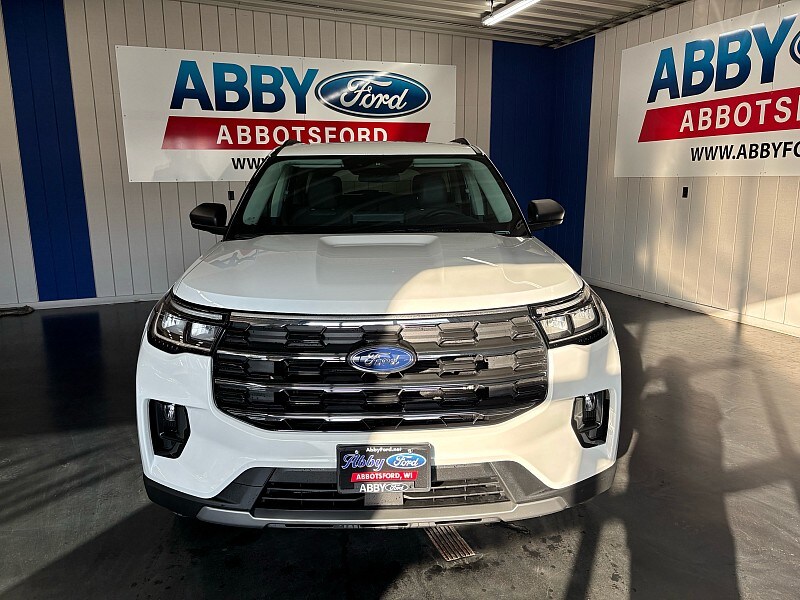 2026 Ford Explorer photo 2