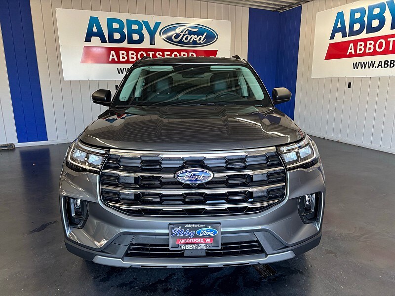 2025 Ford Explorer photo 2