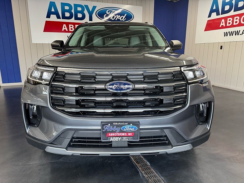 2025 Ford Explorer photo 2