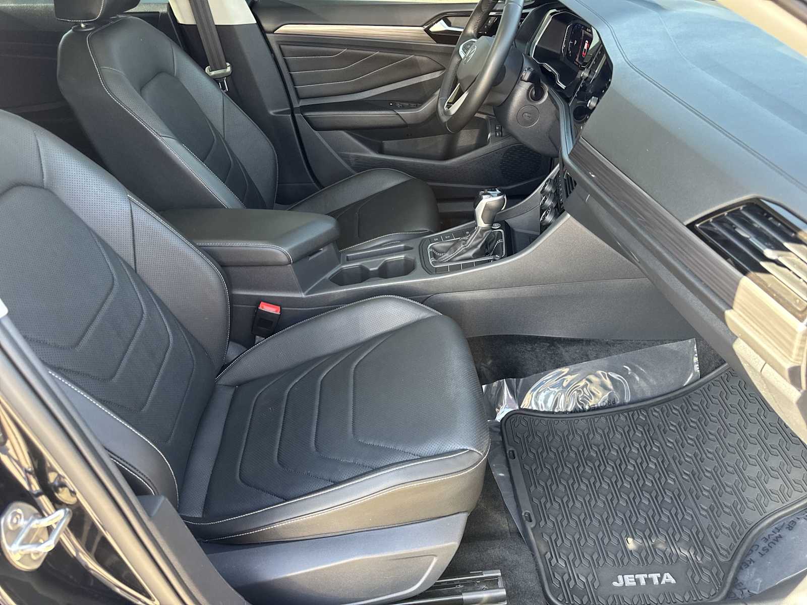 Thumbnail: 2023 Volkswagen Jetta - 21