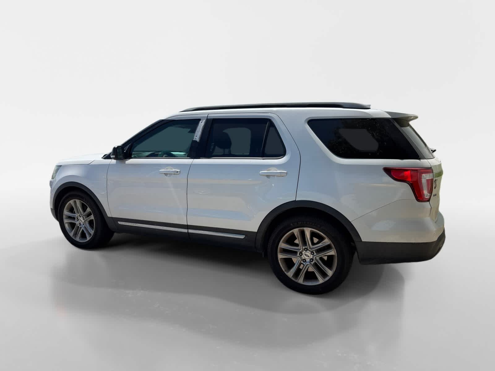 Thumbnail: 2016 Ford Explorer - 3