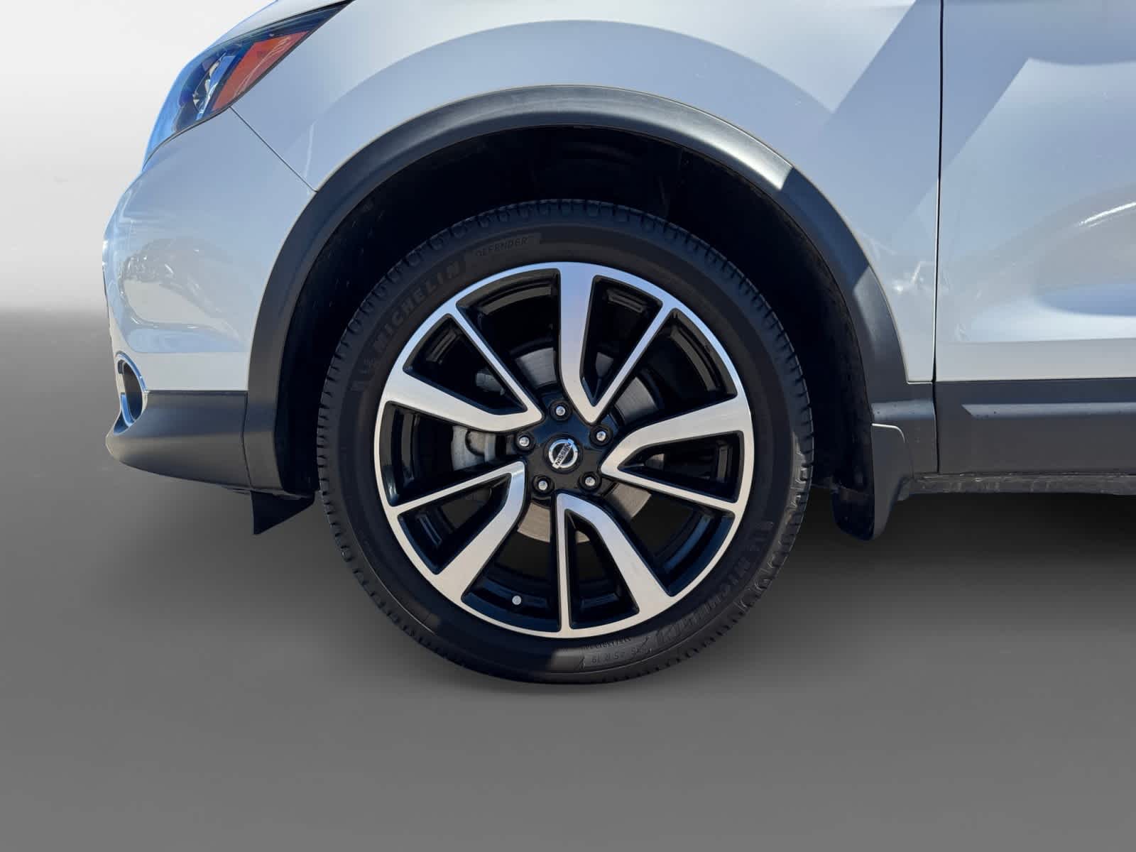 Thumbnail: 2017 Nissan Rogue Sport - 15