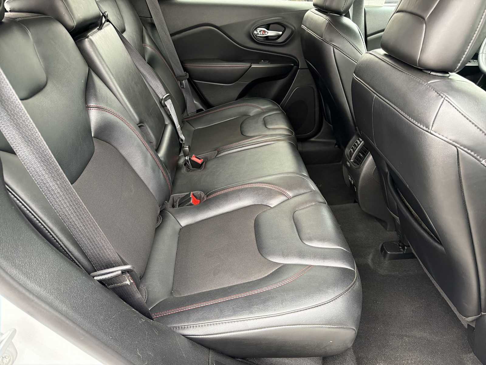 Thumbnail: 2022 Jeep Cherokee - 17