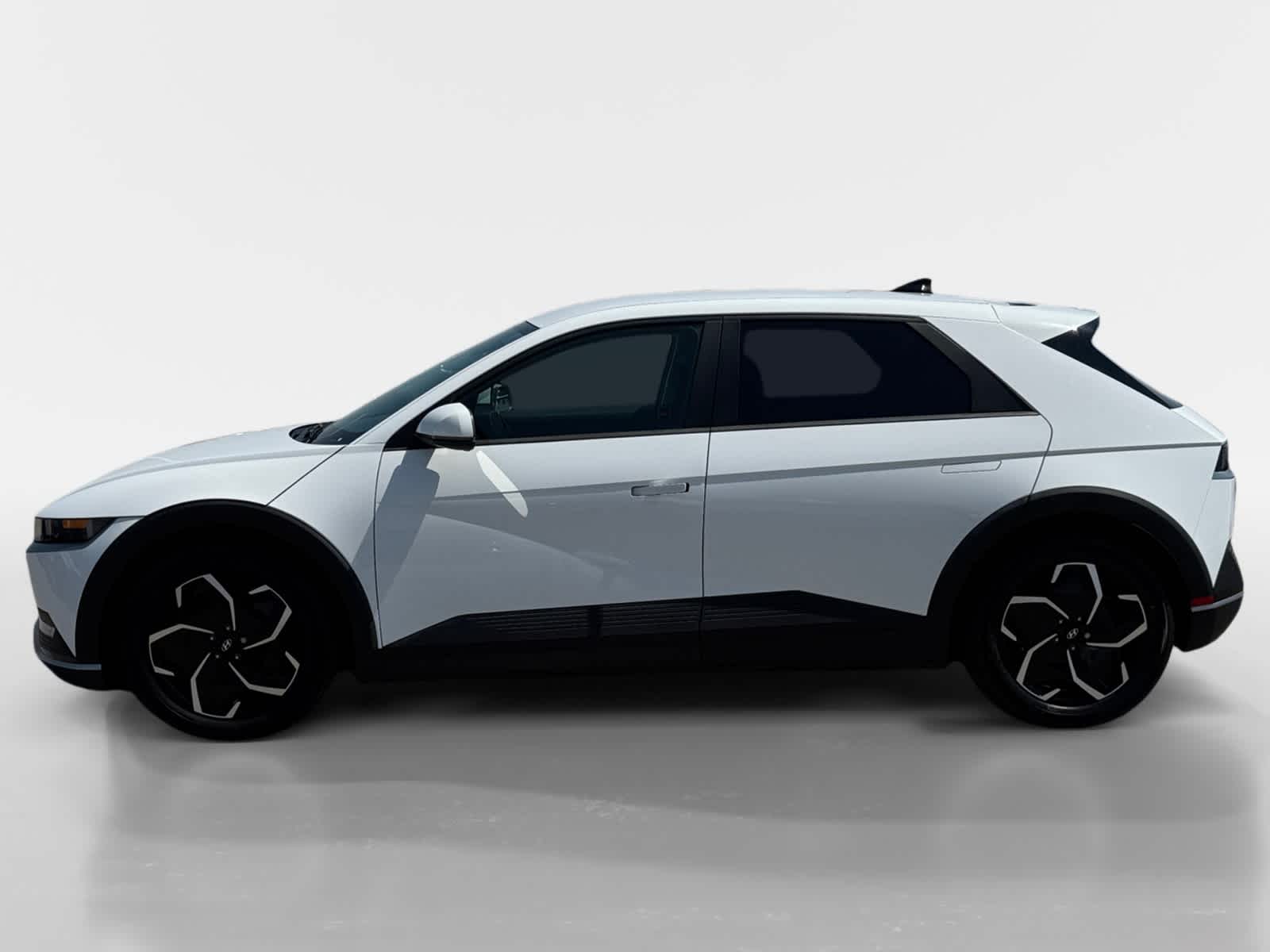 Thumbnail: 2023 Hyundai Ioniq 5 - 3