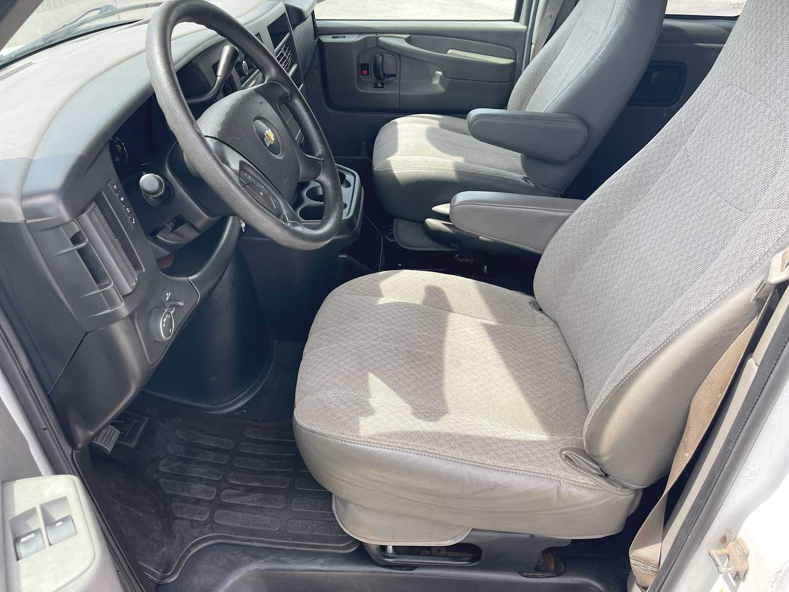 2014 Chevrolet Express 1500 LS 10