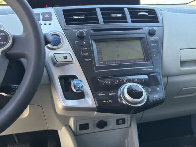 Thumbnail: 2014 Toyota Prius v - 24