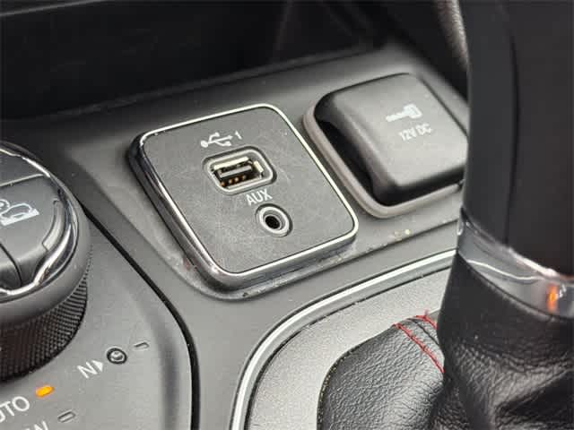 Thumbnail: 2022 Jeep Cherokee - 23