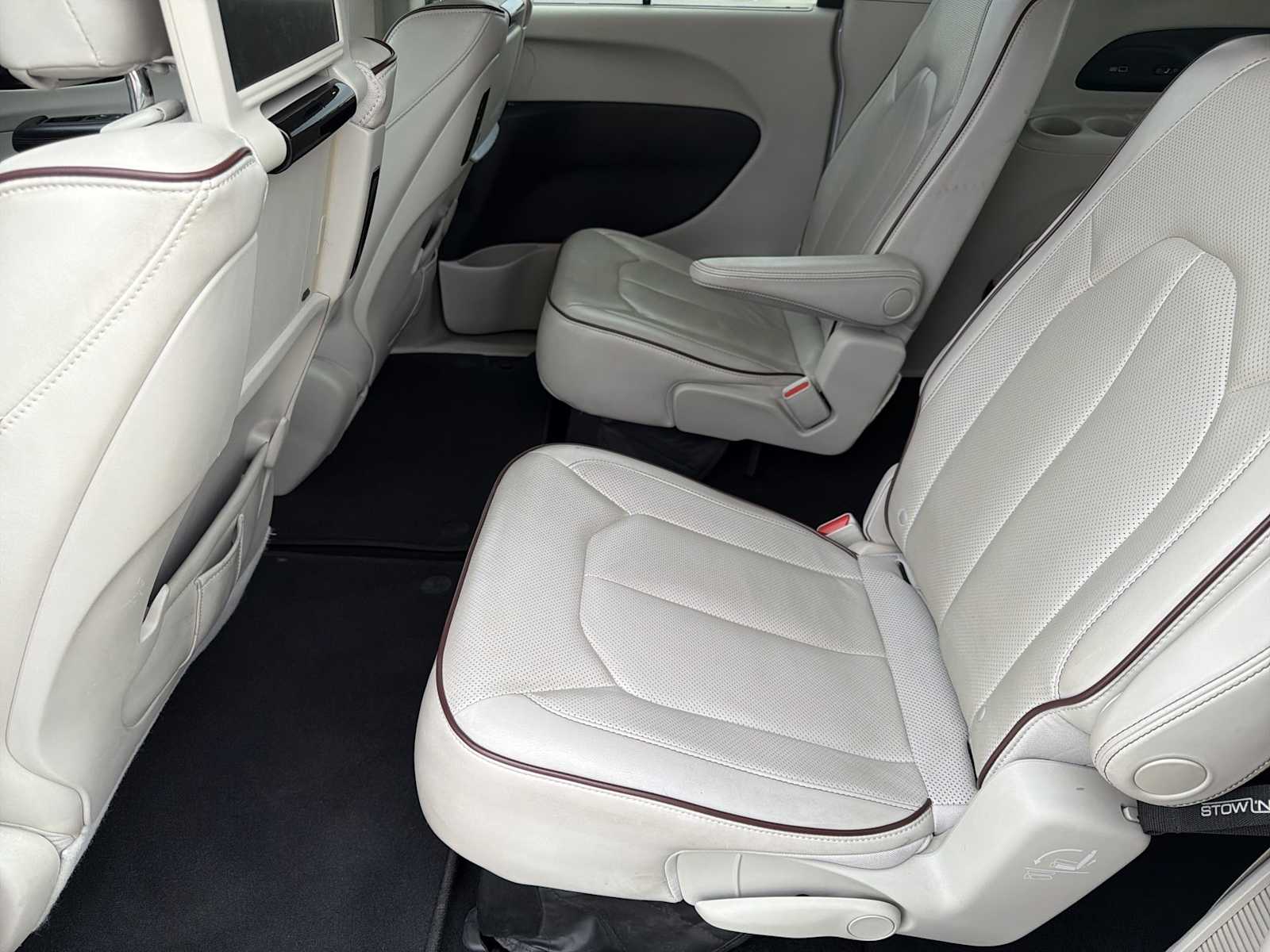 Thumbnail: 2017 Chrysler Pacifica - 16