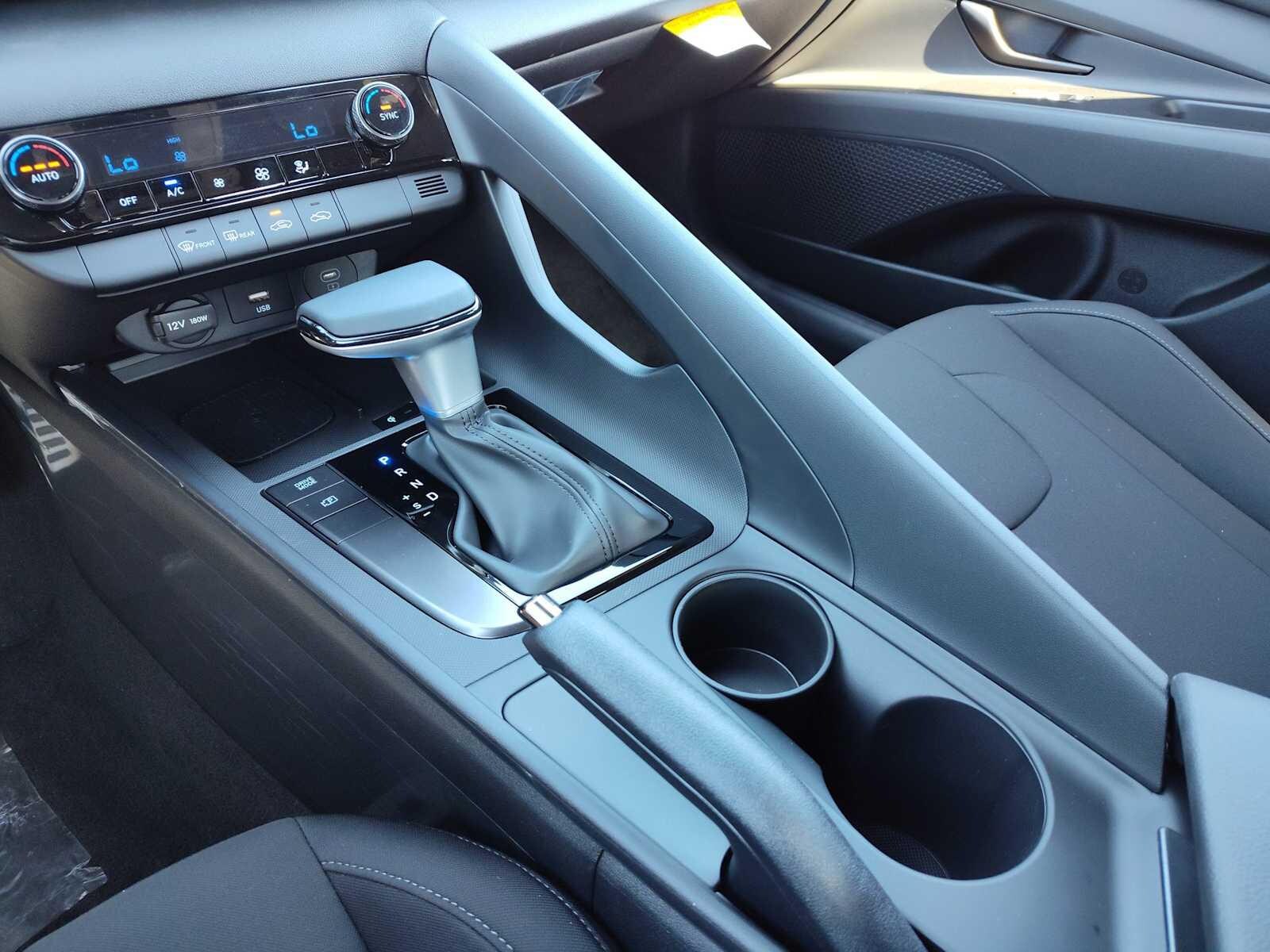 Thumbnail: 2025 Hyundai Elantra - 24