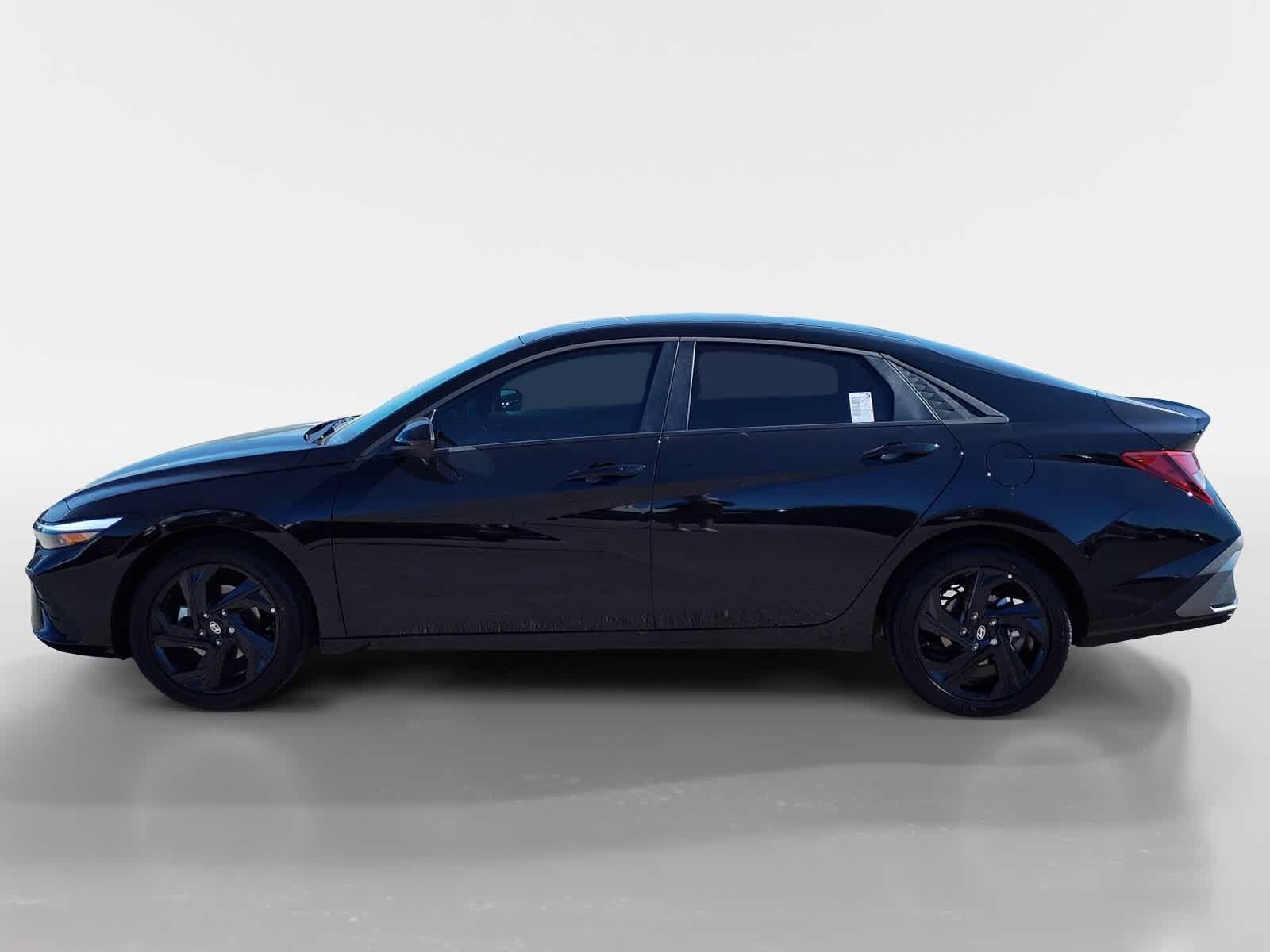 2026 Hyundai Elantra SEL Sport photo 2