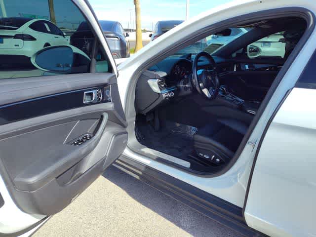 Thumbnail: 2020 Porsche Panamera - 10