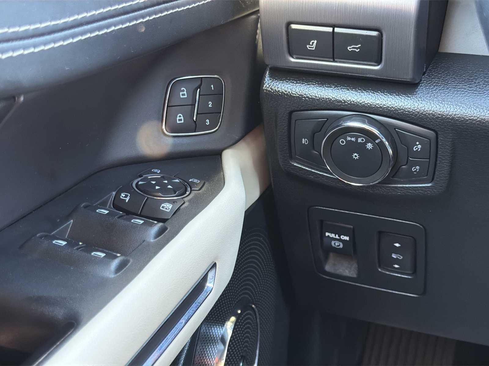 Thumbnail: 2021 Ford Expedition - 21