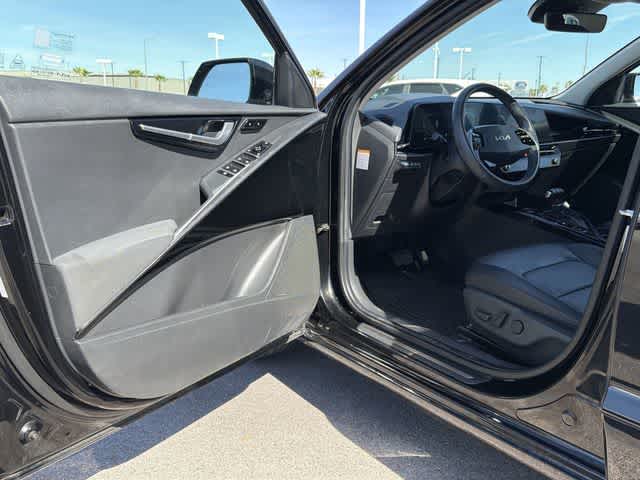 Thumbnail: 2023 Kia Niro - 10