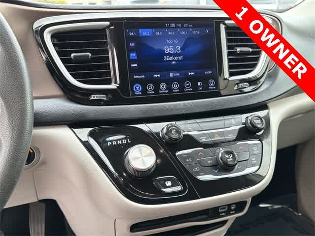 Thumbnail: 2017 Chrysler Pacifica - 3