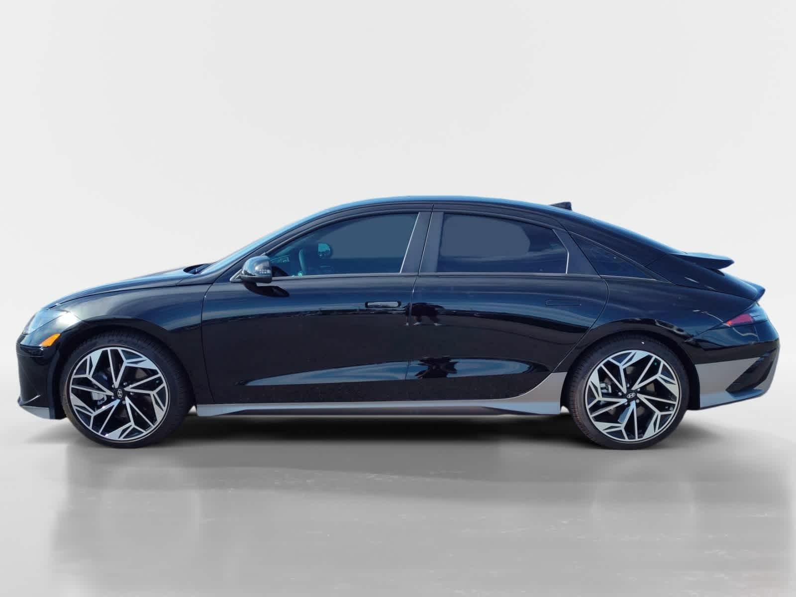 Thumbnail: 2023 Hyundai Ioniq 6 - 2