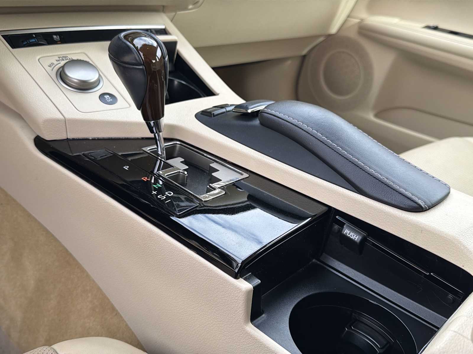 Thumbnail: 2014 Lexus ES - 26