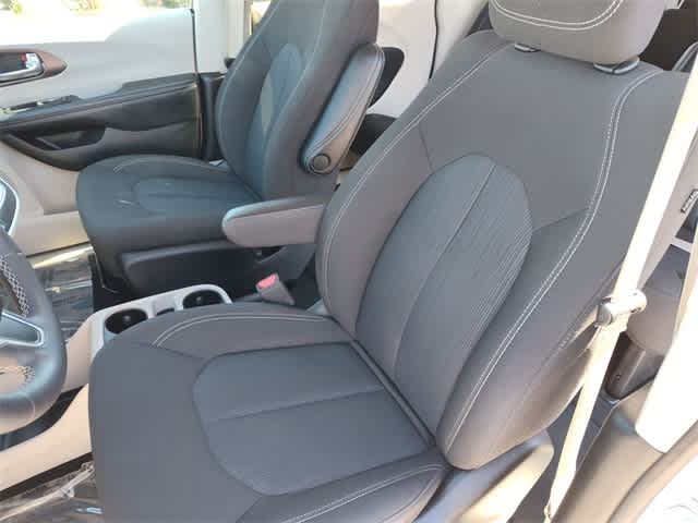 Thumbnail: 2023 Chrysler Voyager - 12