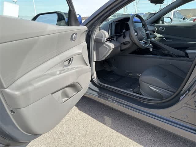 Thumbnail: 2023 Hyundai Elantra - 10