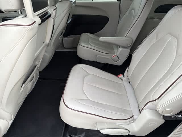 Thumbnail: 2017 Chrysler Pacifica - 8