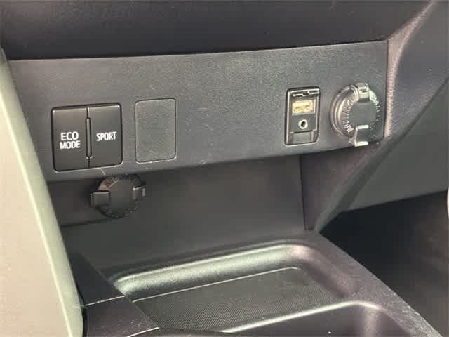 Thumbnail: 2017 Toyota RAV4 - 24