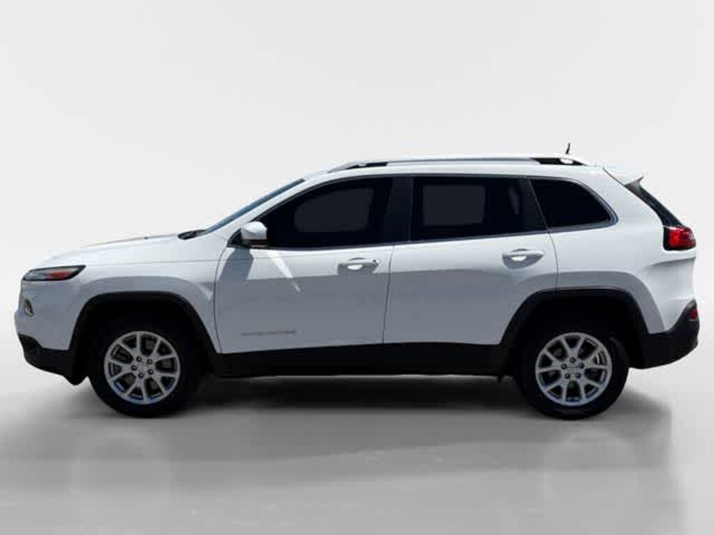 Used 2017 Jeep Cherokee Latitude FWD SUV