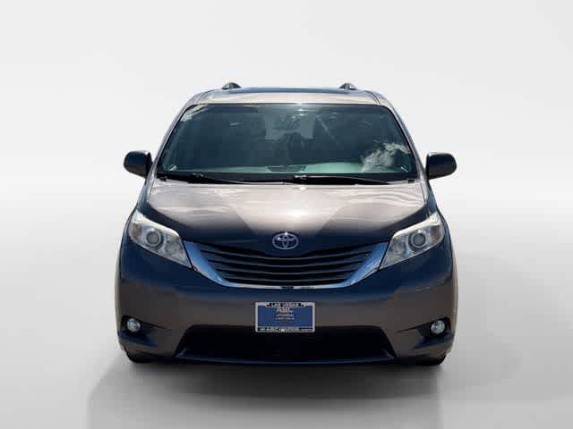 Thumbnail: 2017 Toyota Sienna - 8