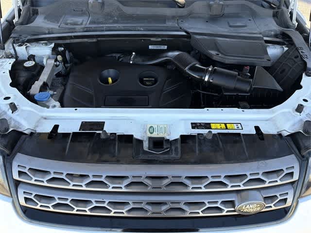 Thumbnail: 2016 Land Rover Discovery Sport - 17