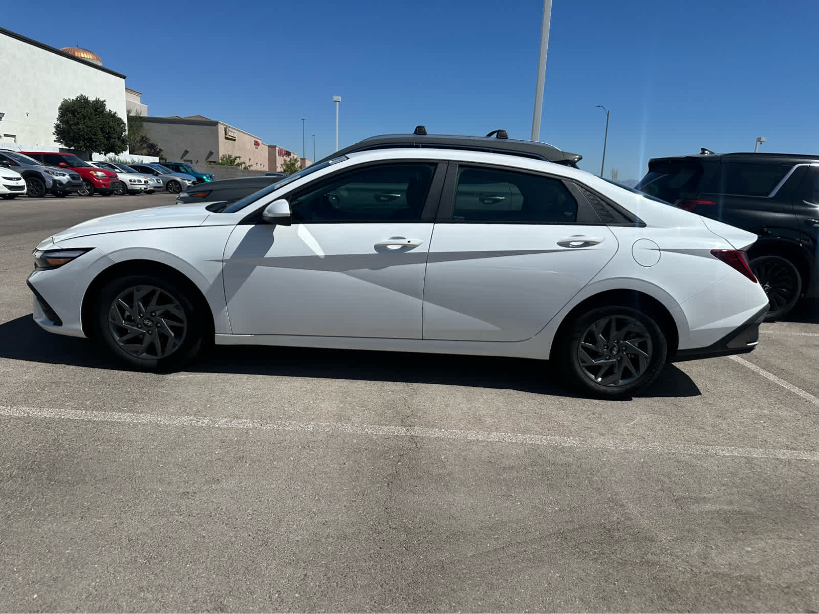 Thumbnail: 2024 Hyundai Elantra - 4