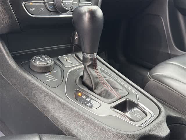 Thumbnail: 2022 Jeep Cherokee - 24