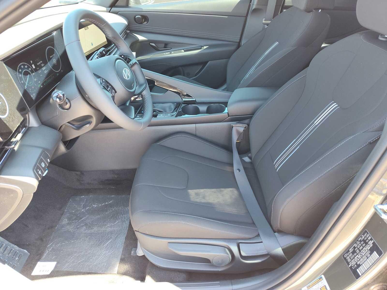 Thumbnail: 2025 Hyundai Elantra - 10