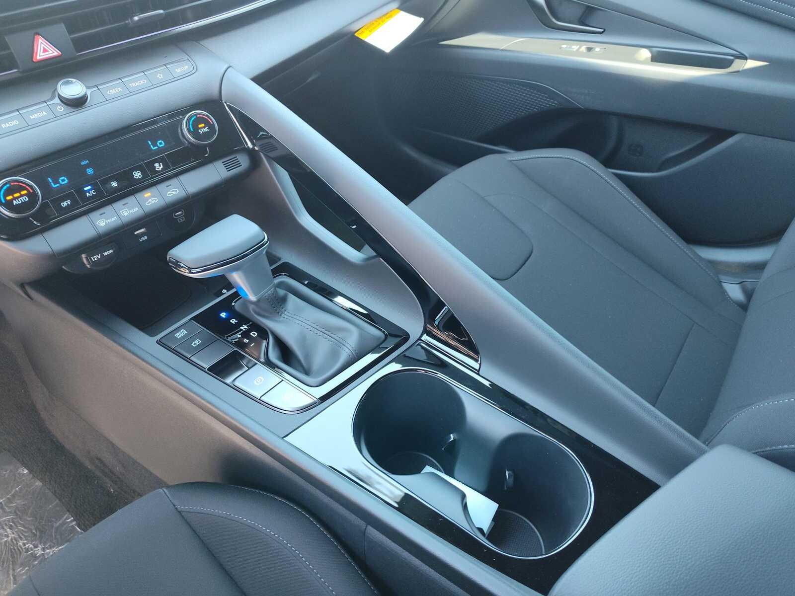 Thumbnail: 2025 Hyundai Elantra - 24