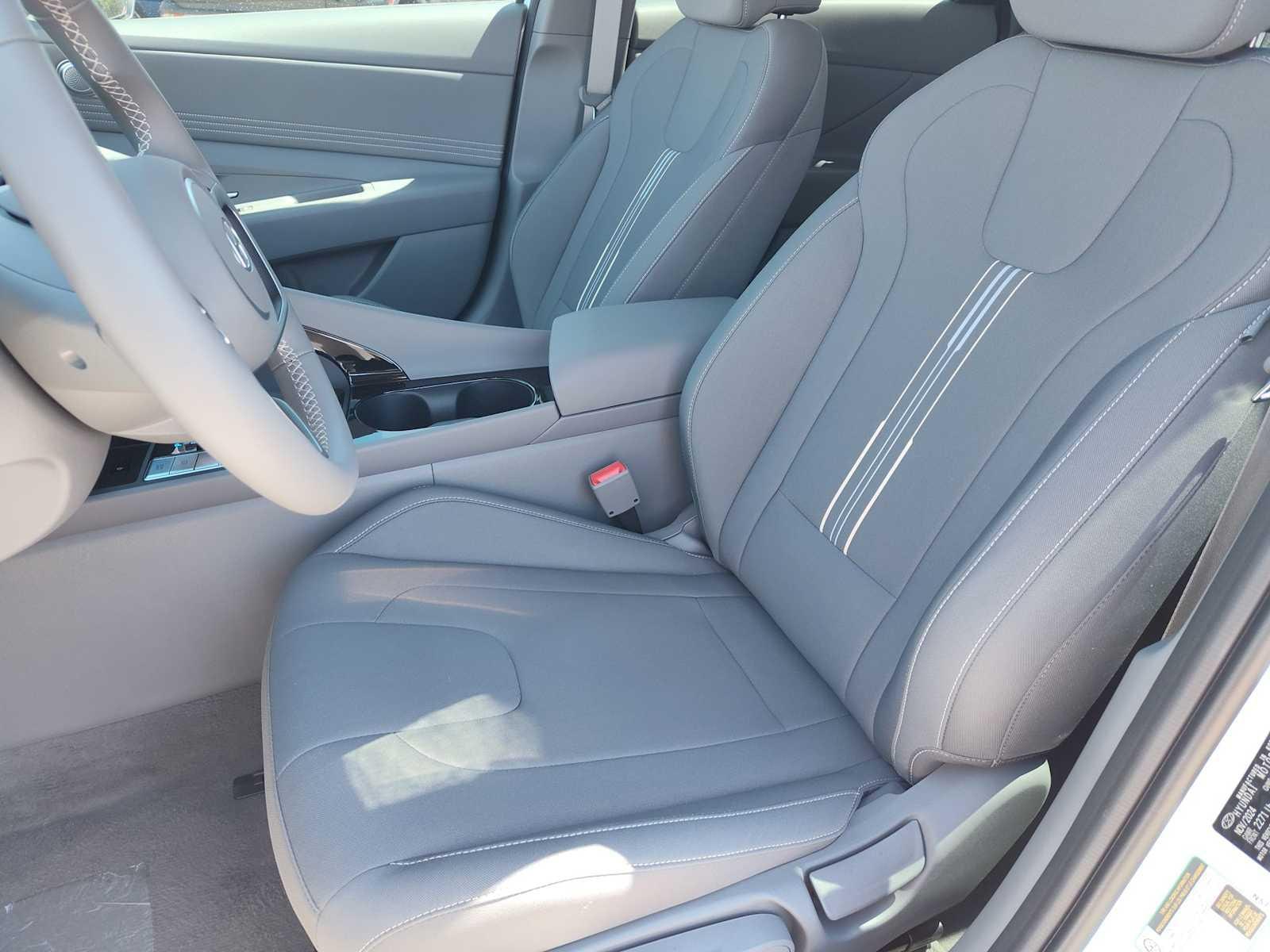 Thumbnail: 2025 Hyundai Elantra - 13