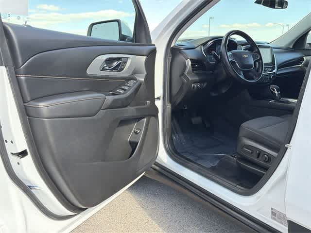 Thumbnail: 2021 Chevrolet Traverse - 17