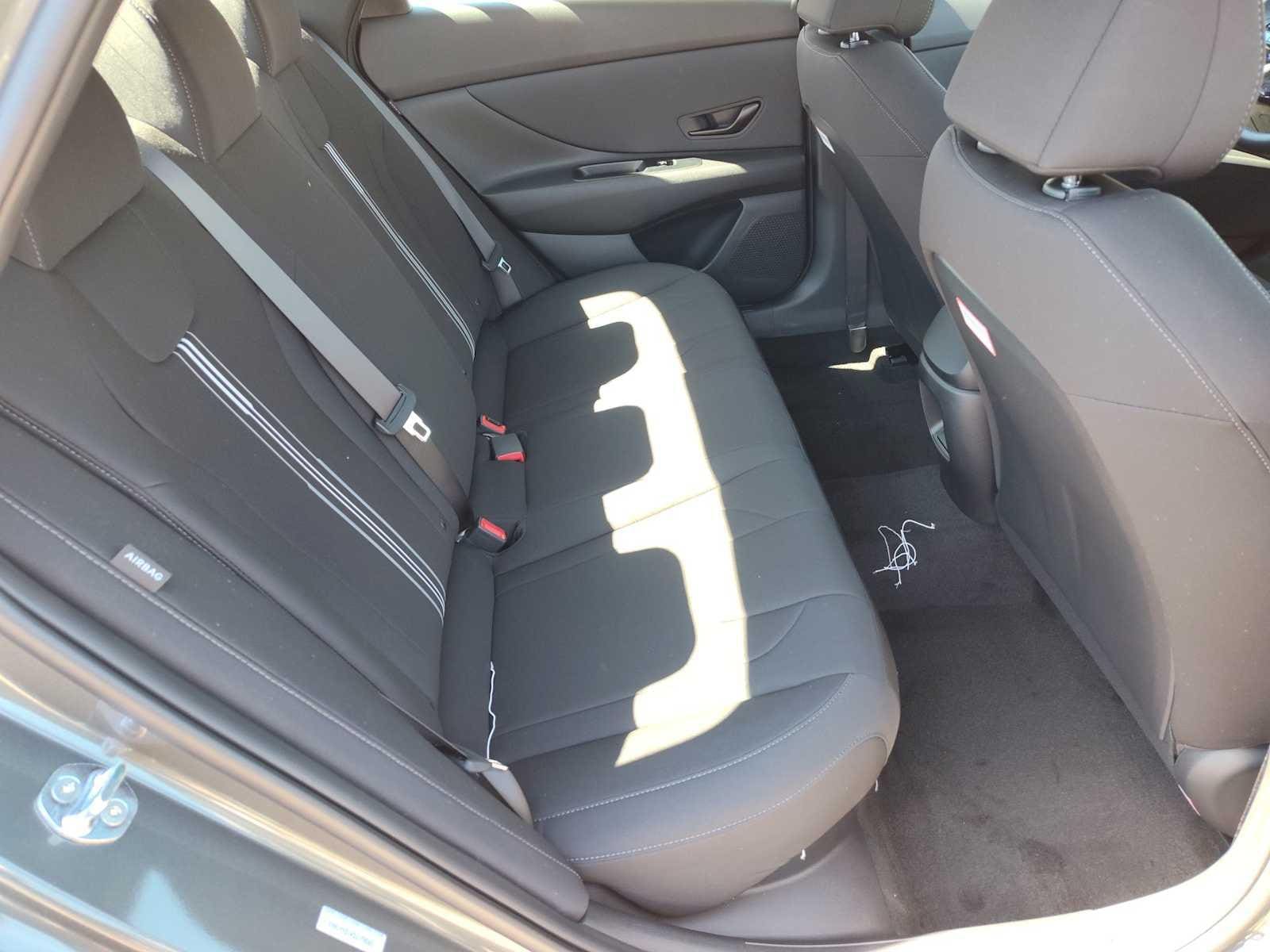 Thumbnail: 2025 Hyundai Elantra - 17