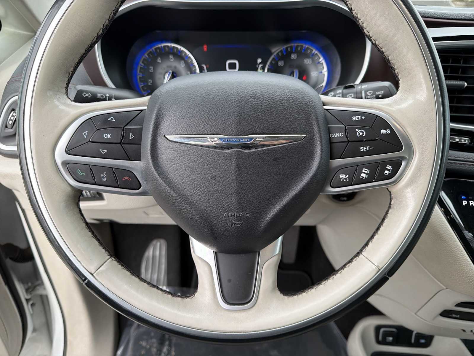 Thumbnail: 2017 Chrysler Pacifica - 25