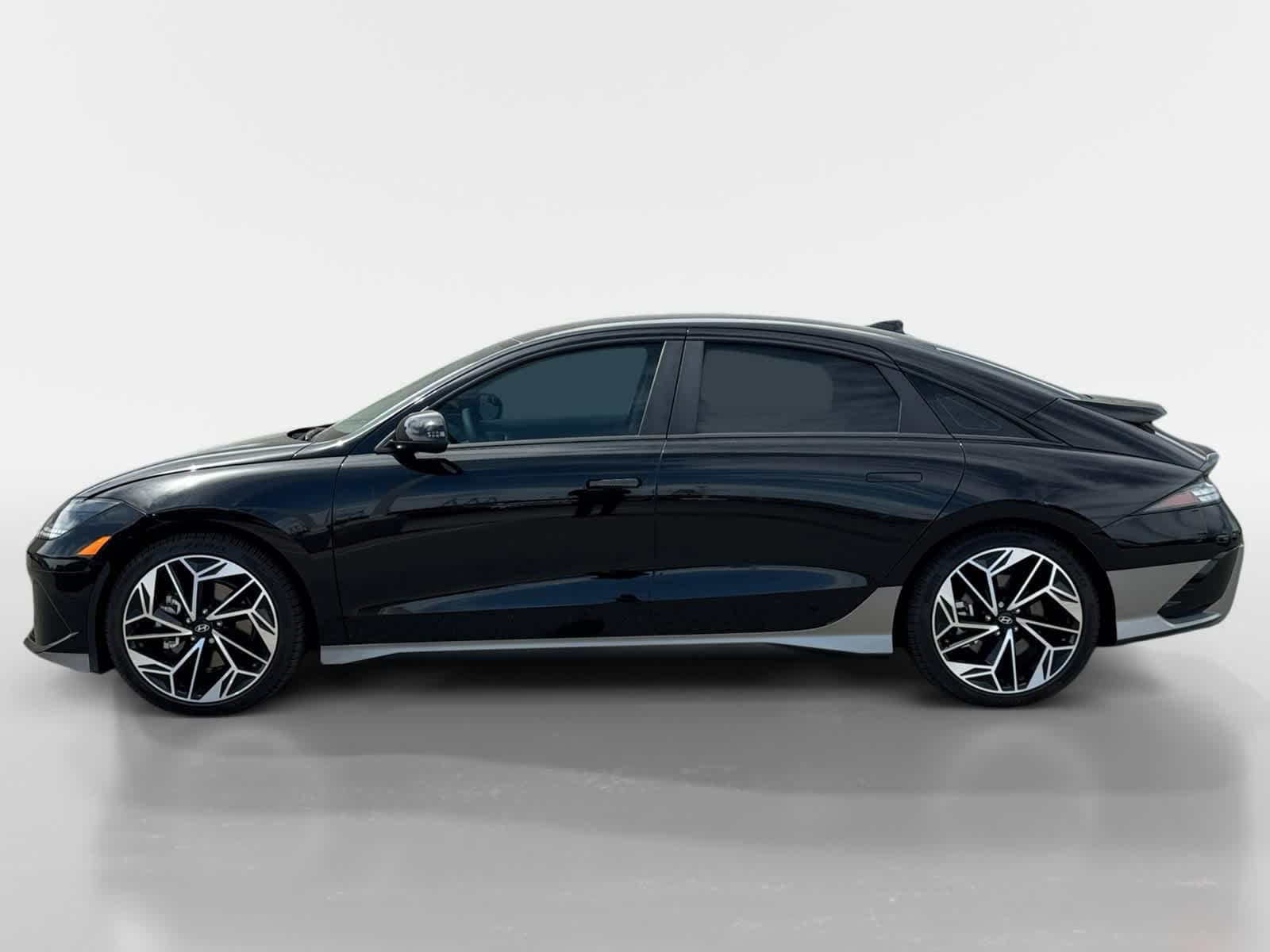 Thumbnail: 2023 Hyundai Ioniq 6 - 2