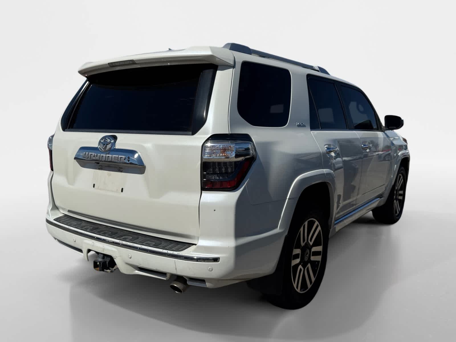 Thumbnail: 2016 Toyota 4Runner - 3