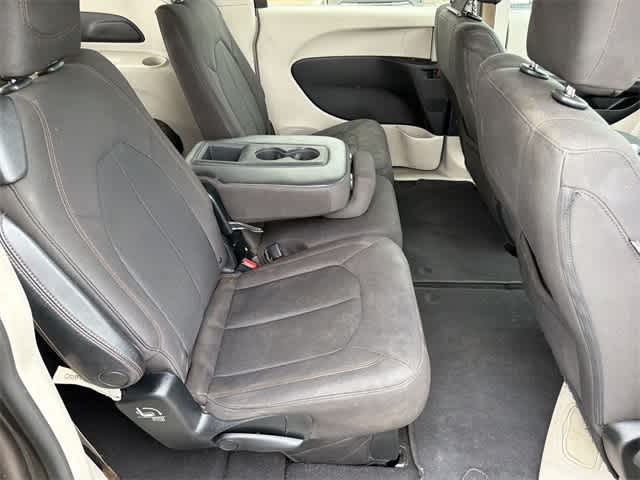 Thumbnail: 2017 Chrysler Pacifica - 20